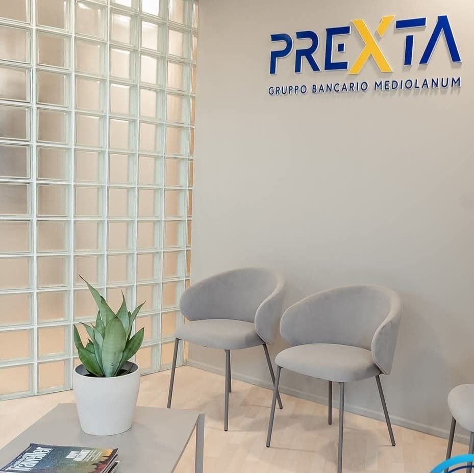 La sala d'attesa dell'agenzia di Bari